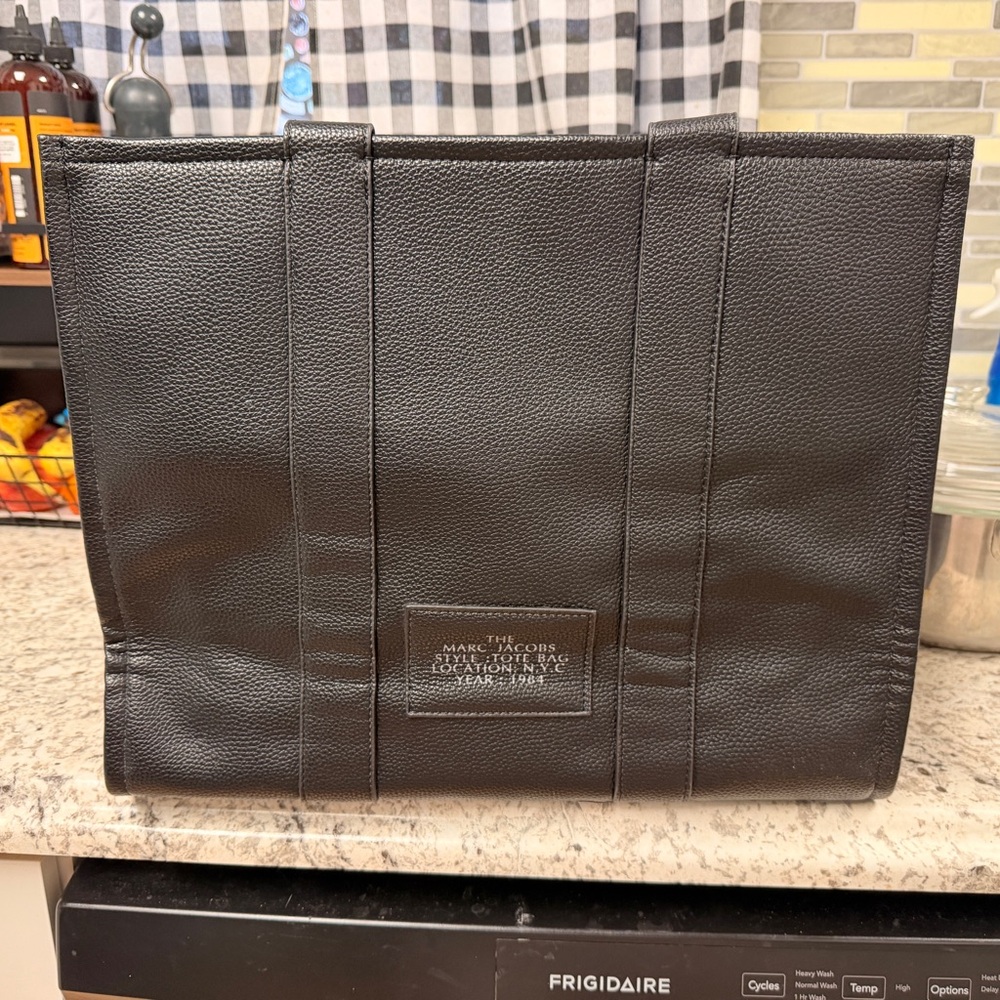 Marc Jacobs Black Tote Bag - Picture 2 of 6